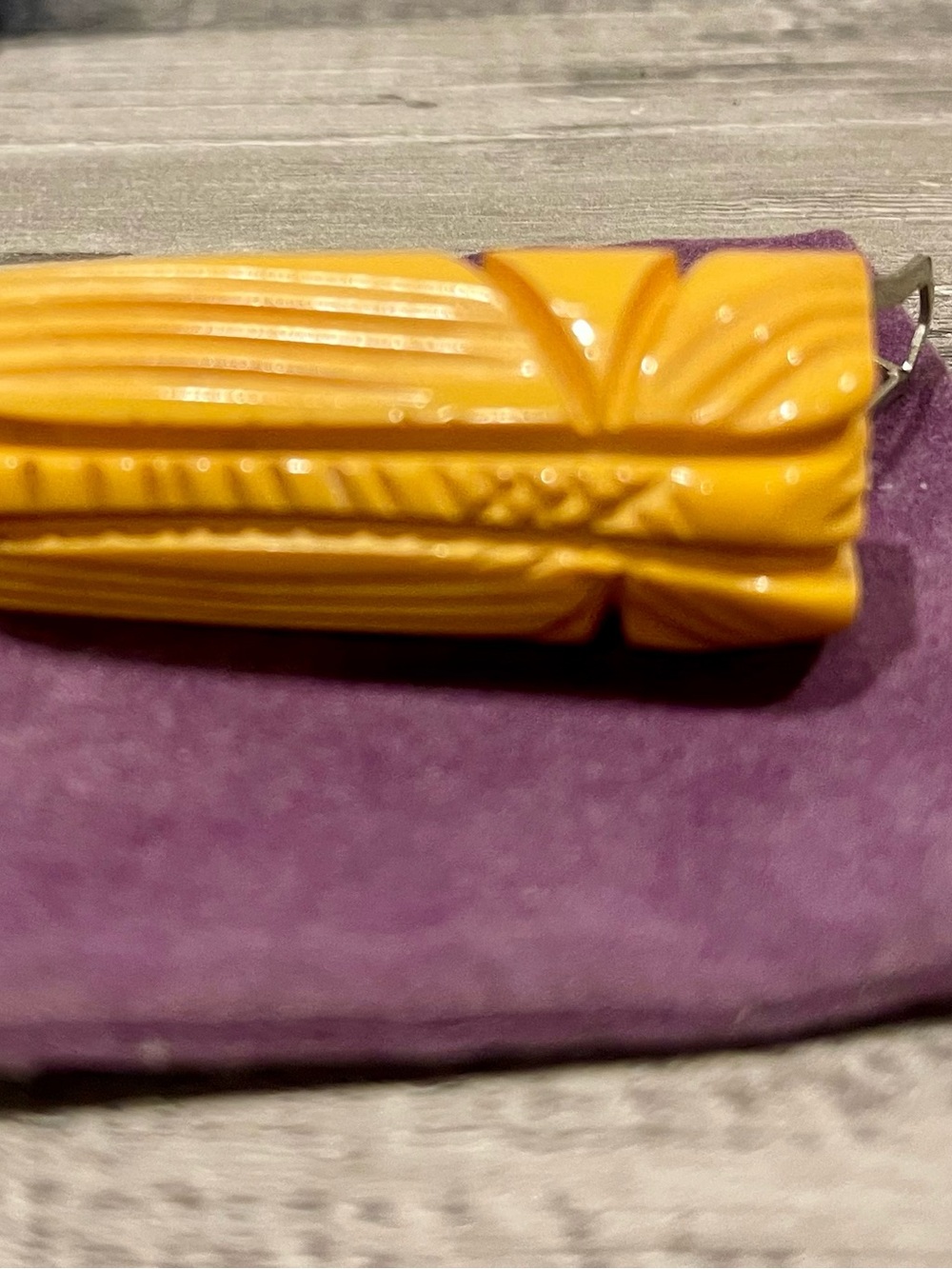 1930s Rare Butterscotch Bakelite Carved brooch/ Art Deci - Picture 2 of 7